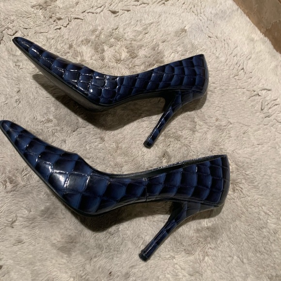 Blue alligator heels - Picture 2 of 4